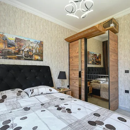 Crown Town 1 Bedroom Just 200m From The Sea In Kestel, 公寓